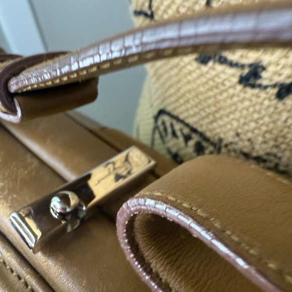 Salvatore Ferragamo Brown Leather Bag - Picture 4 of 16